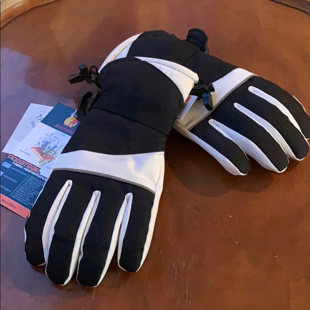 Andake winter gloves - size ladies Small